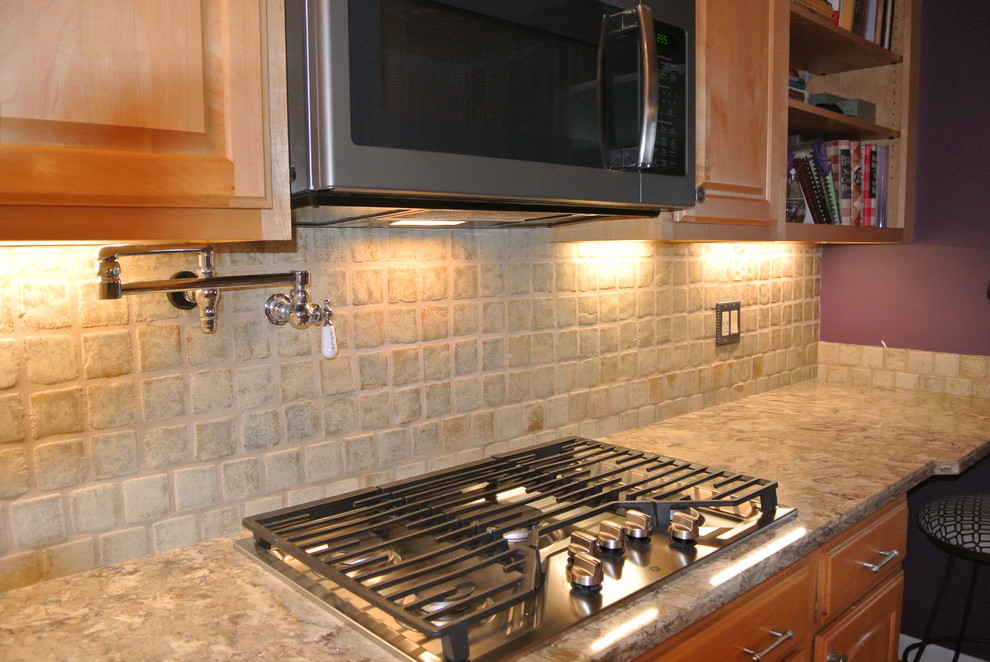 Inspiration for a mid-sized transitional l-shaped kitchen remodel in Chicago with quartz countertops