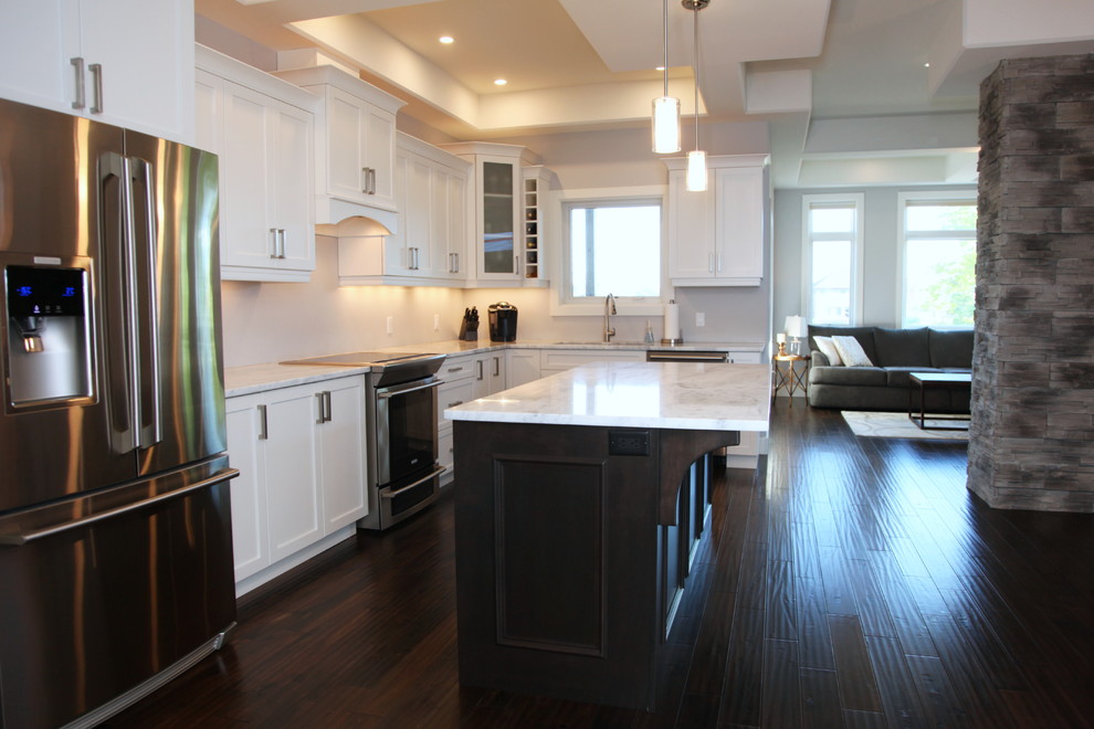 Inspiration for a transitional kitchen remodel in Ottawa