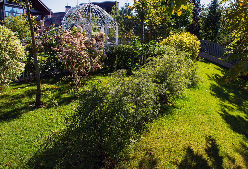Сад на Пятницком шоссе.  Дизайнер Лариса Юрова