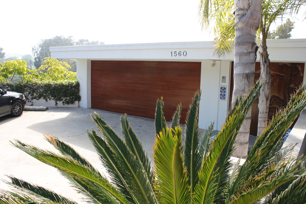 Inspiration for a mid-sized midcentury attached two-car porte cochere in San Diego.