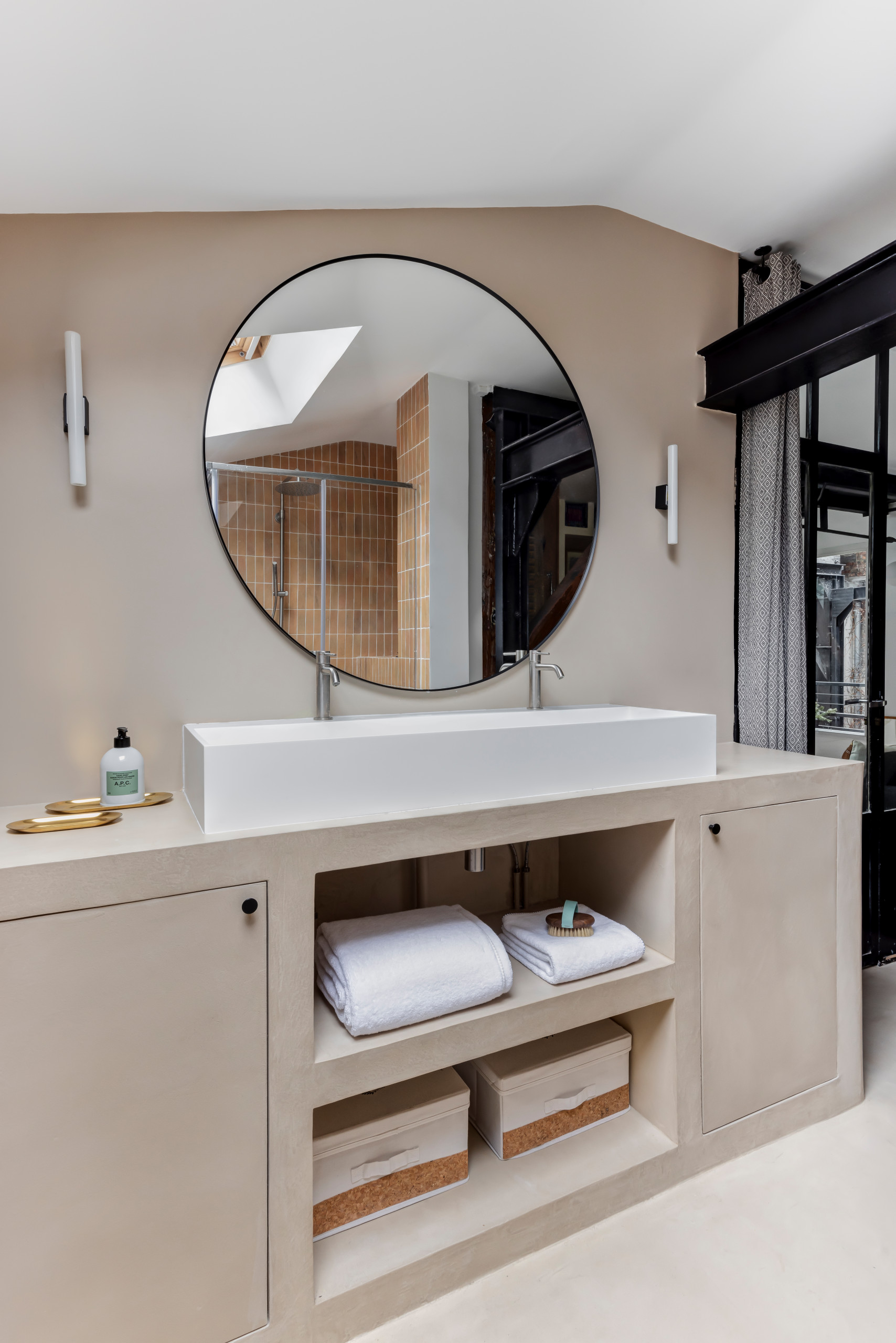 Une ancienne laverie industrielle réinventée - 92m2 à Belleville