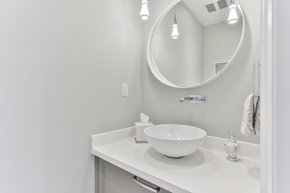 Inspiration for a transitional home design remodel in Toronto