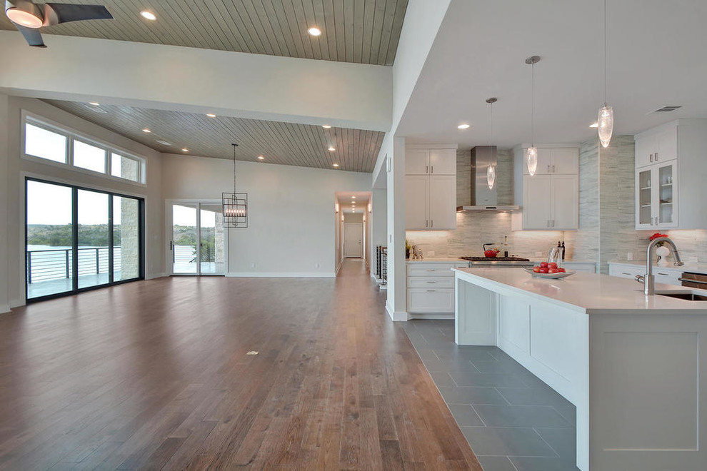 Home design - transitional home design idea in Miami