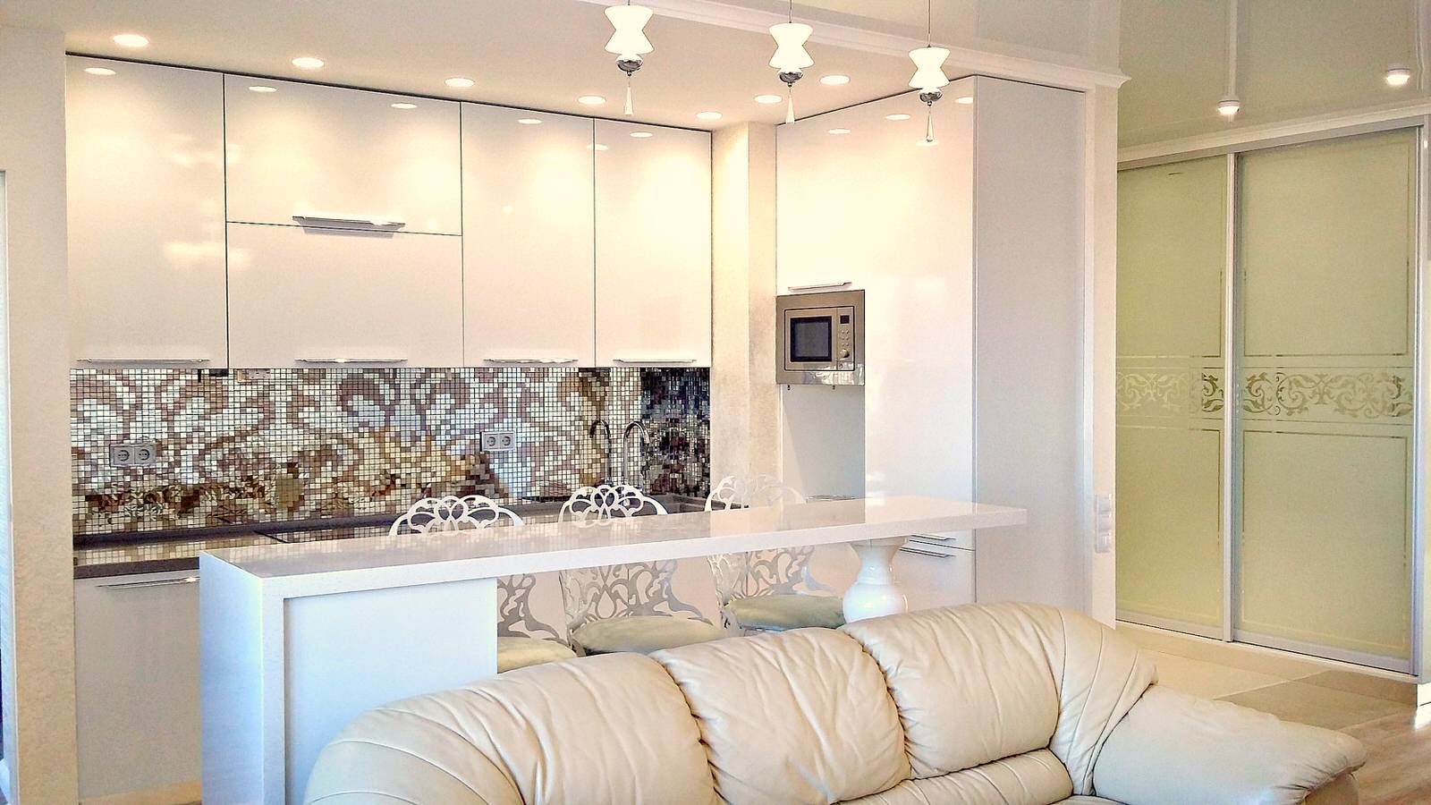 "Гламурные нотки" (3-комнатная квартира-студия)