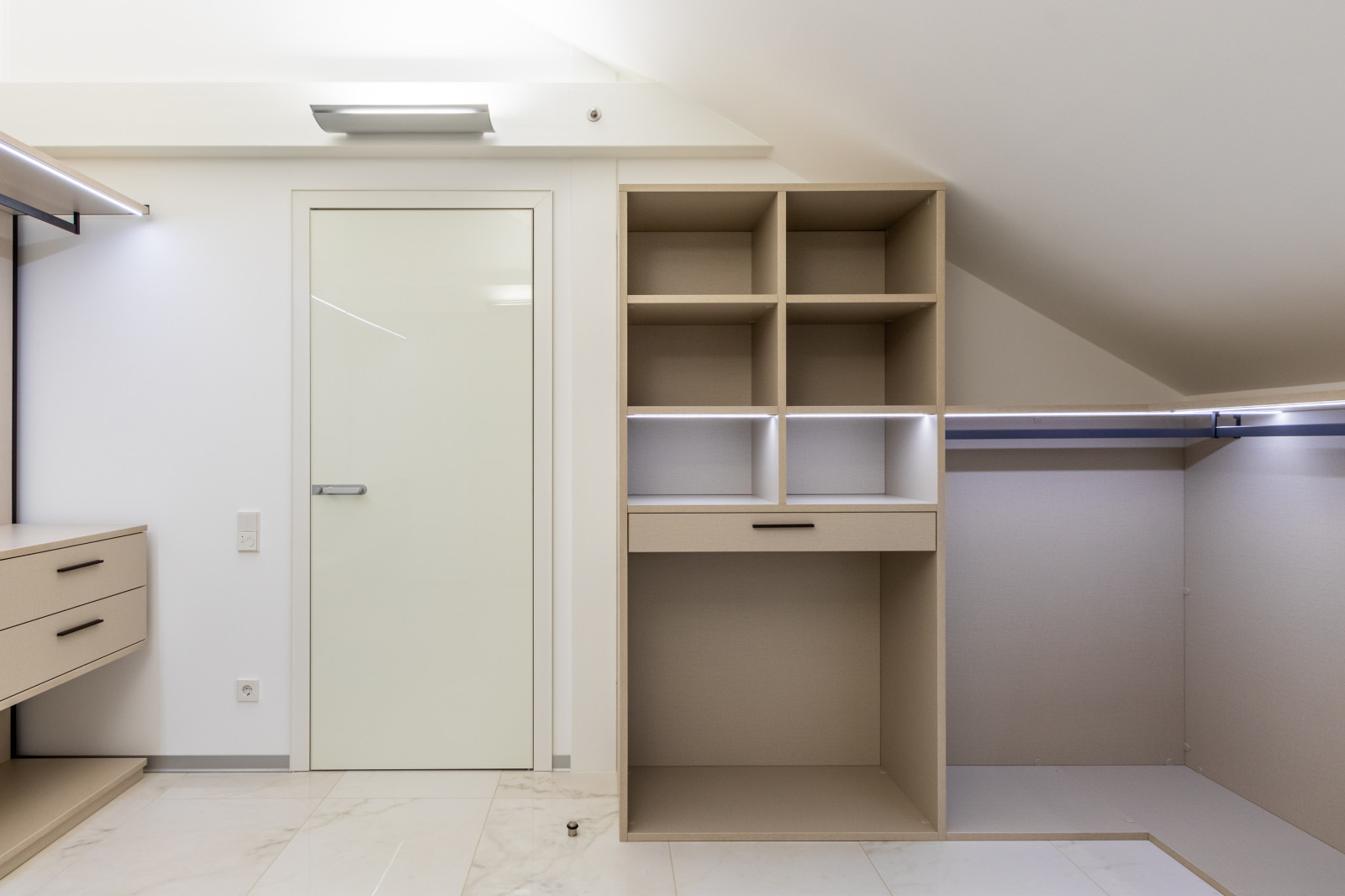 Гардеробная APPERIA на мансарде