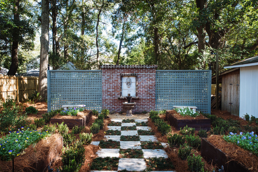Photo of a traditional garden in Miami.