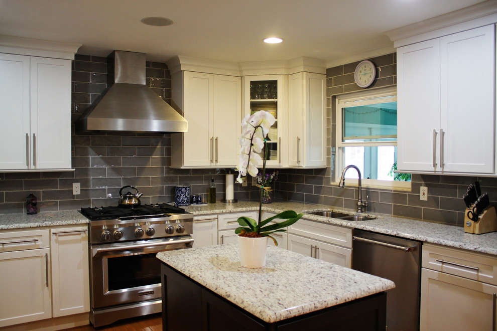 Kitchen - transitional kitchen idea