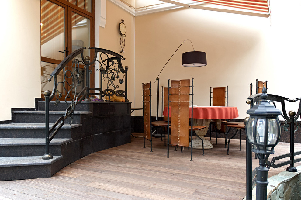 Интерьер с антиквариатом