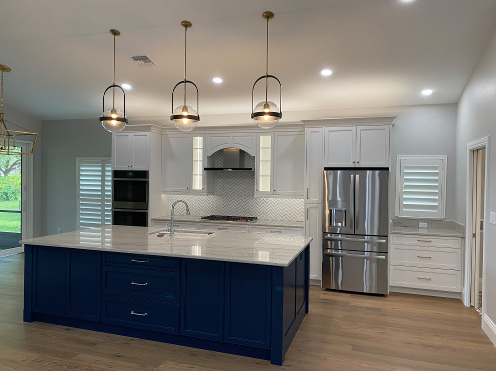 Kitchen - large kitchen idea in Orlando with shaker cabinets and an island