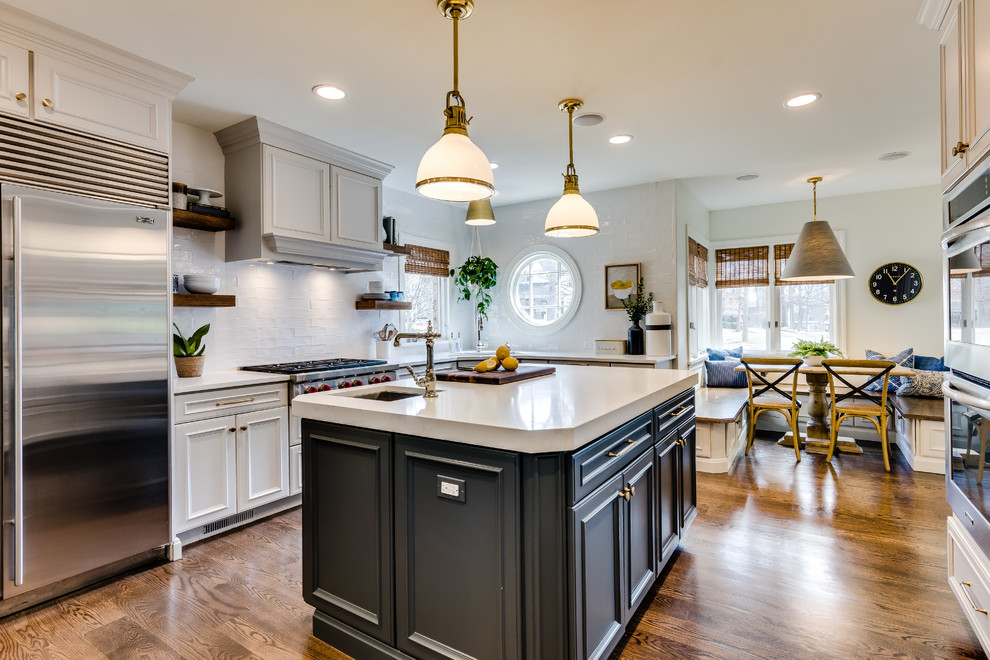 Transitional kitchen photo in Chicago