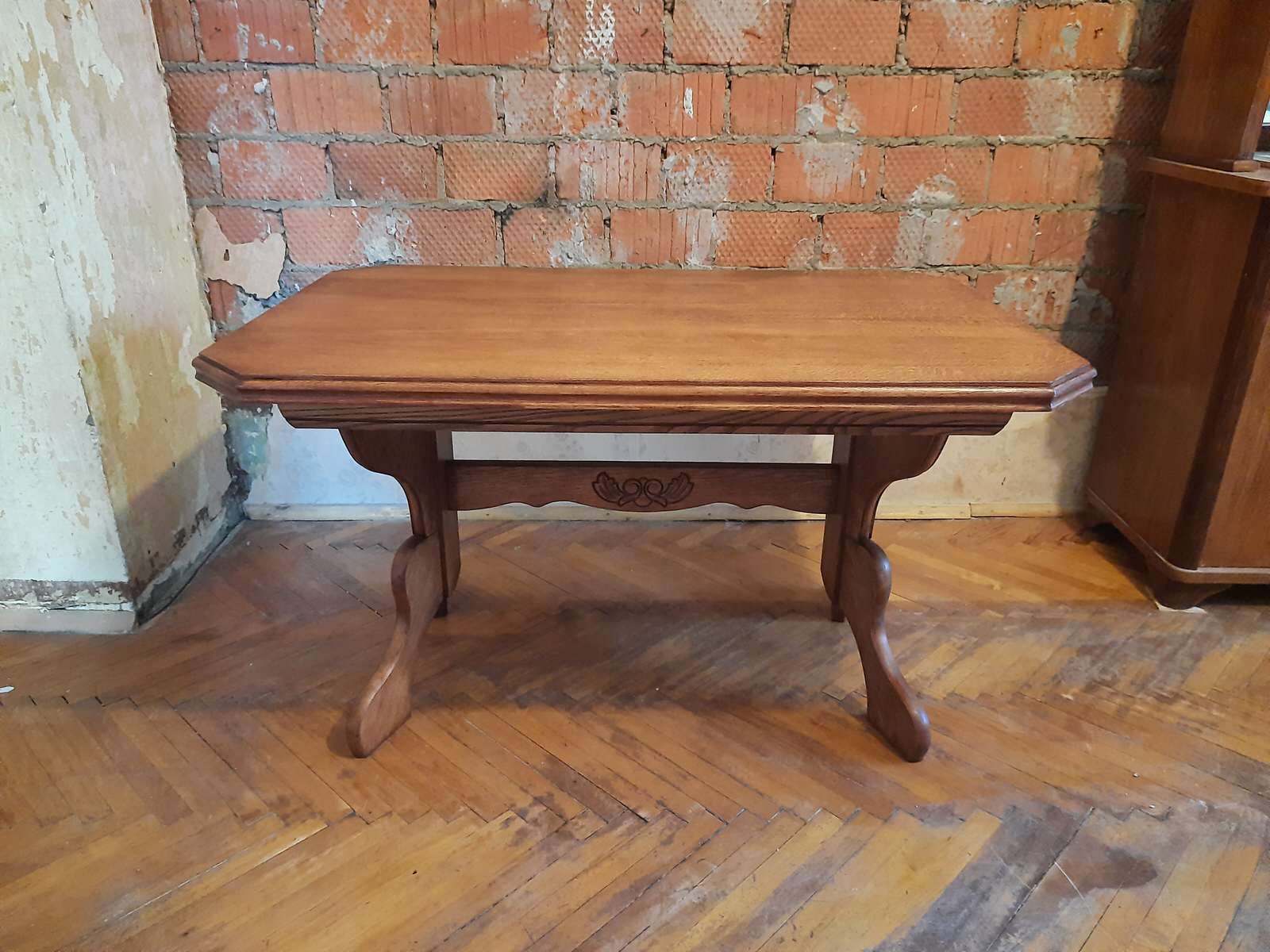 Реставрация деревянного обеденного стола