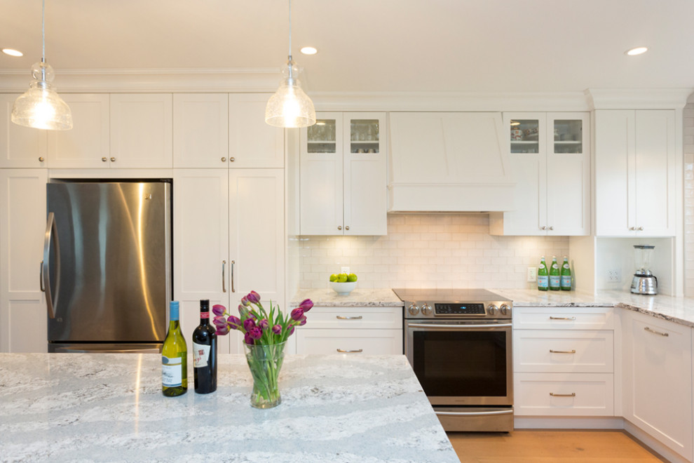 Minimalist kitchen photo in Vancouver