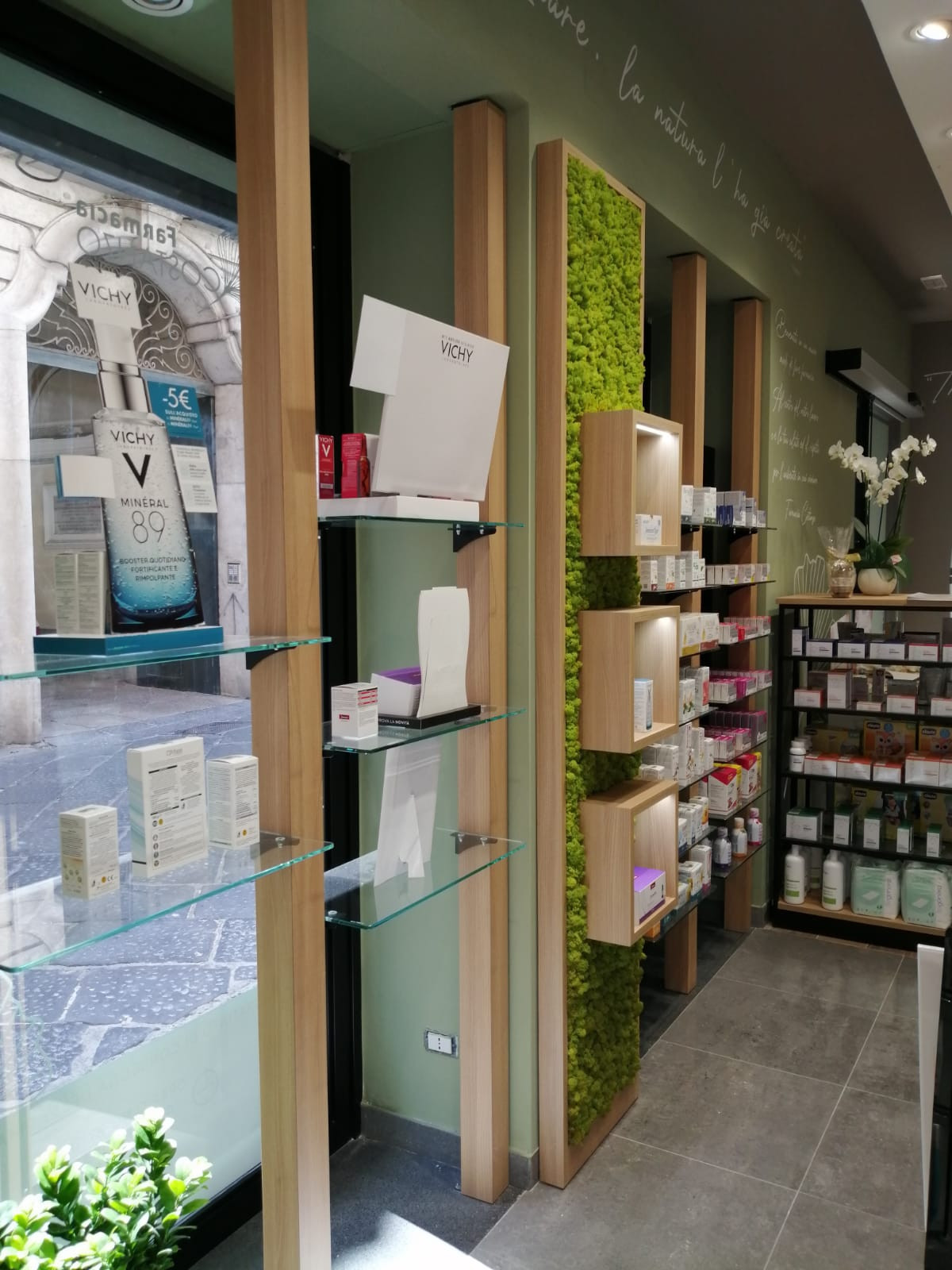 Farmacia Costanzo 100 mq