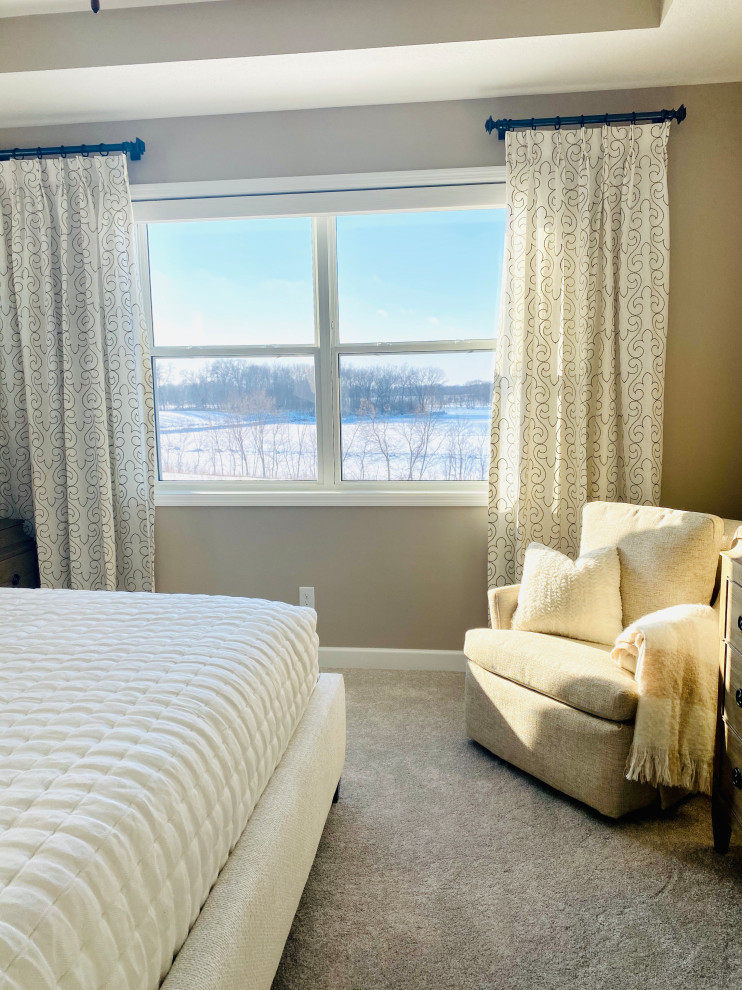 Inspiration for a transitional home design remodel in Minneapolis