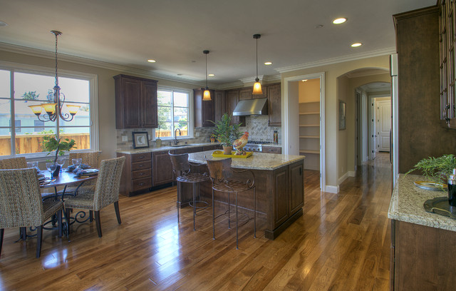 Mohican Spanish traditional-kitchen