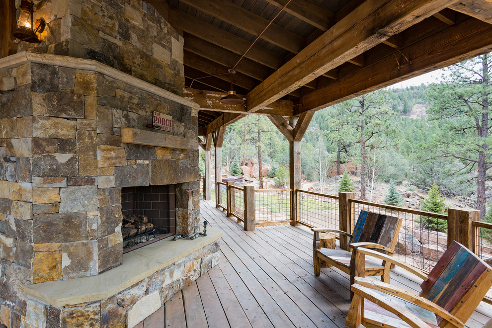 Example of a mountain style home design design in Albuquerque