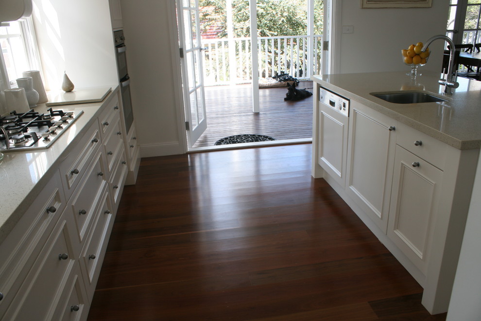 Inspiration for a traditional kitchen in Newcastle - Maitland.