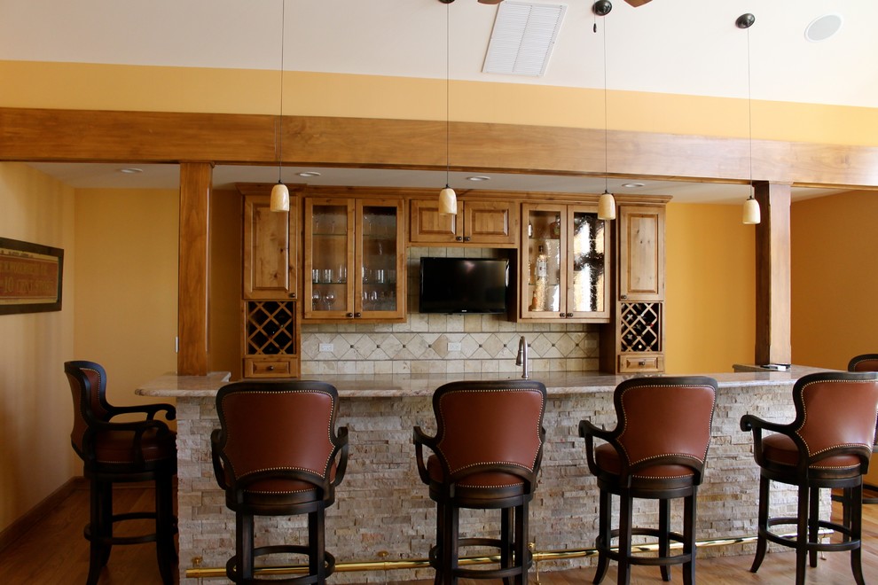 Transitional home design photo in Chicago