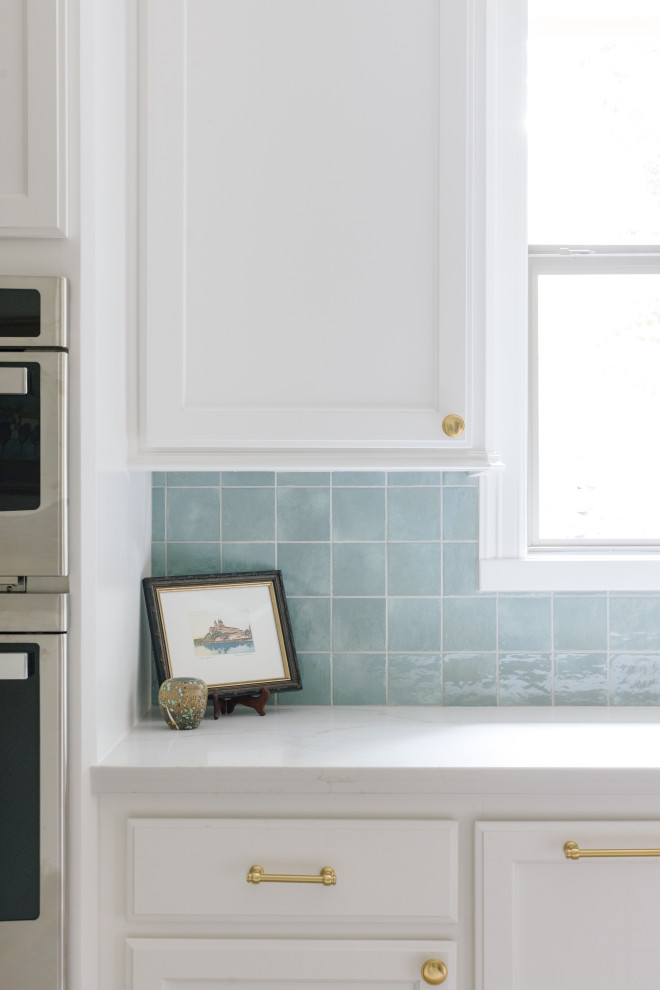 Kitchen - transitional kitchen idea in Austin