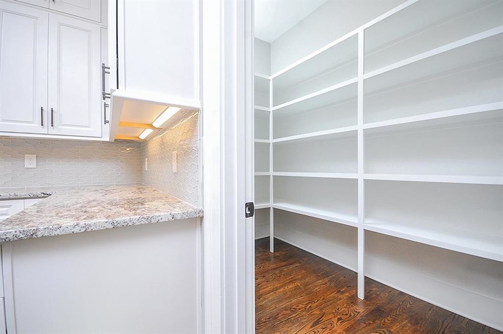 Example of a transitional home design design in Atlanta