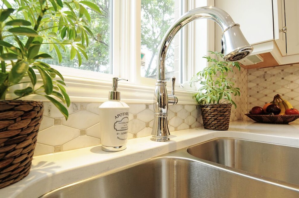 Example of a mid-sized transitional l-shaped medium tone wood floor kitchen design in Ottawa with a double-bowl sink, recessed-panel cabinets, white cabinets, quartz countertops, gray backsplash, stone tile backsplash, stainless steel appliances and an island