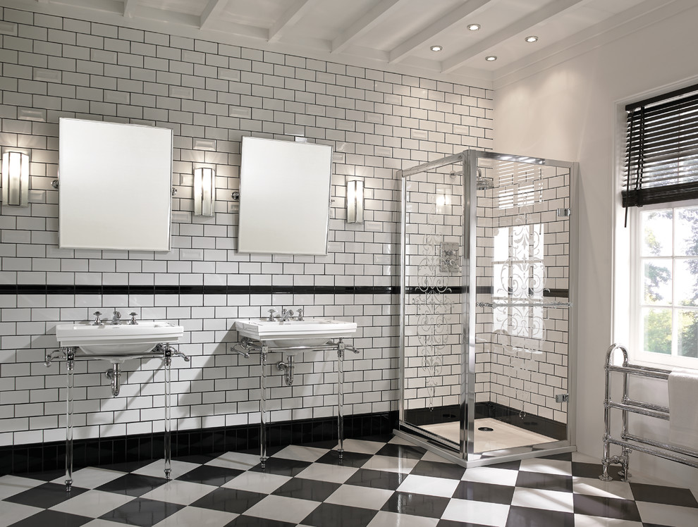 This is an example of a midcentury bathroom in Paris.