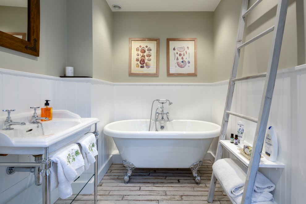 Design ideas for a romantic bathroom in Hampshire.