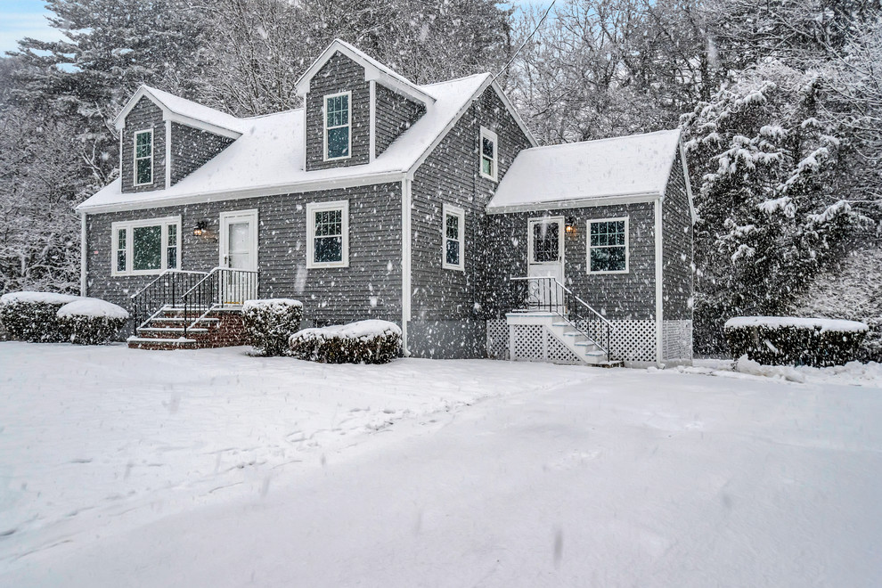 Transitional home design photo in Boston