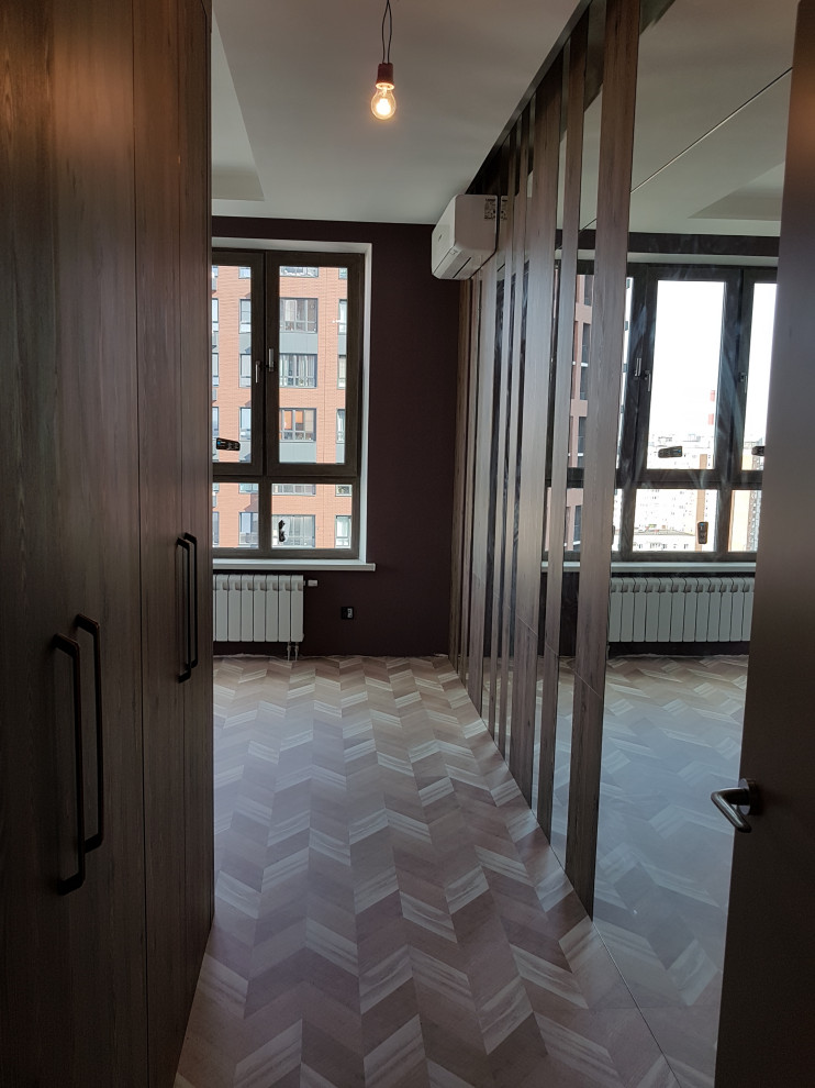 Декоративные стеновые панели из ЛДСП с зеркальными вставками.