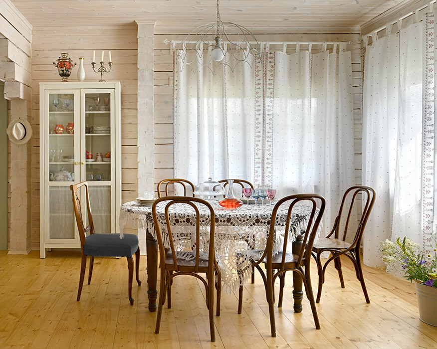 Dining room photo in Moscow