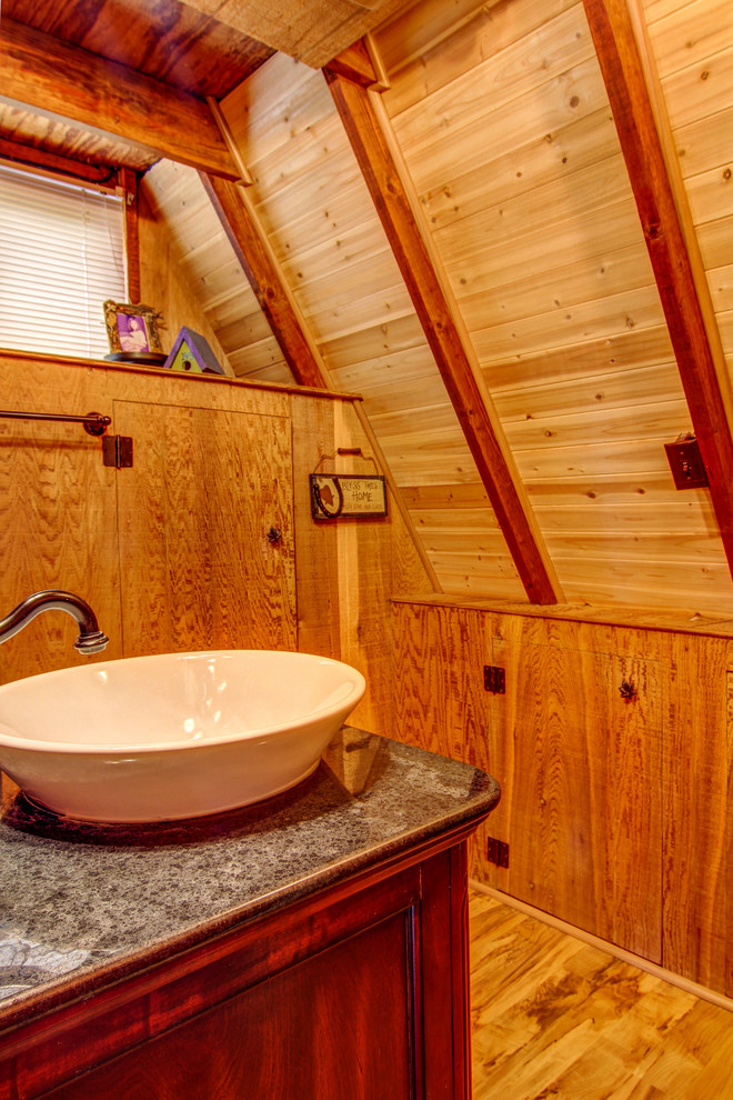 Mountain style home design photo in St Louis