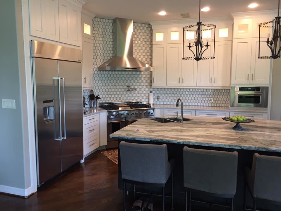 Kitchen - transitional kitchen idea in Houston