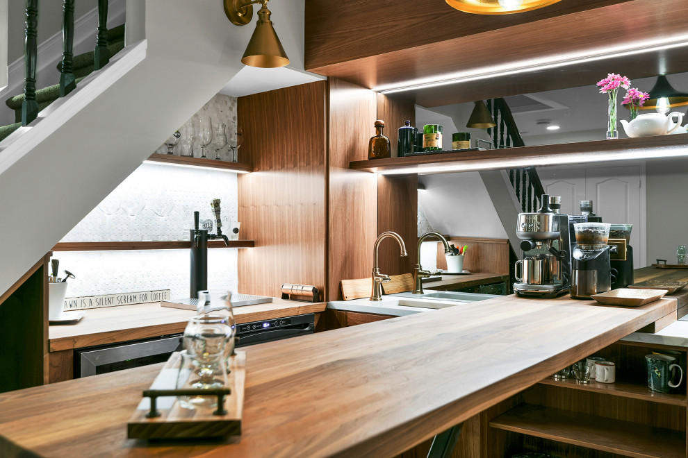 BOLD BESPOKE BASEMENT BAR