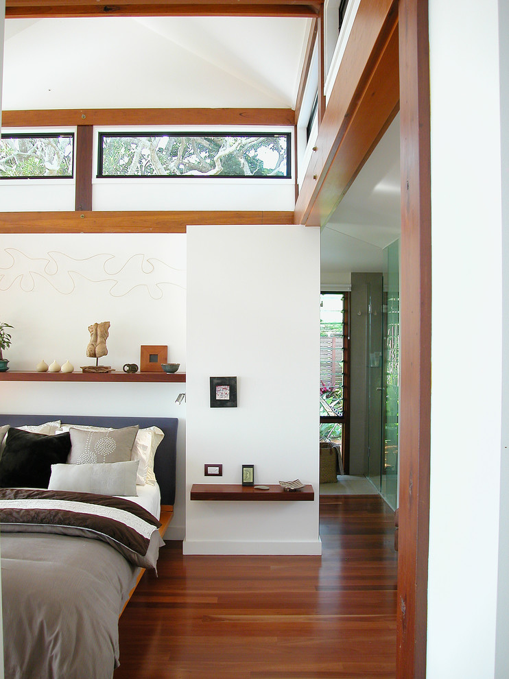 Contemporary bedroom in Brisbane.