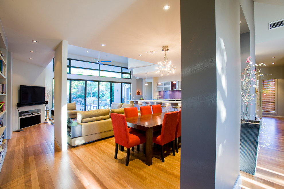 Inspiration for a contemporary dining room in Canberra - Queanbeyan.