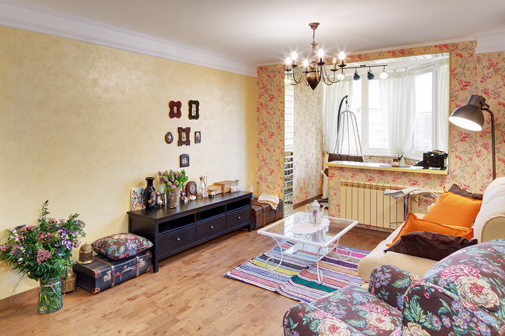 Яркая история