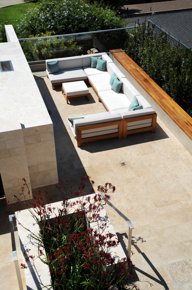 This is an example of a beach style patio in Los Angeles.