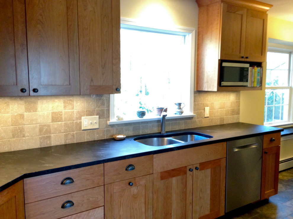Inspiration for a transitional kitchen remodel in Bridgeport