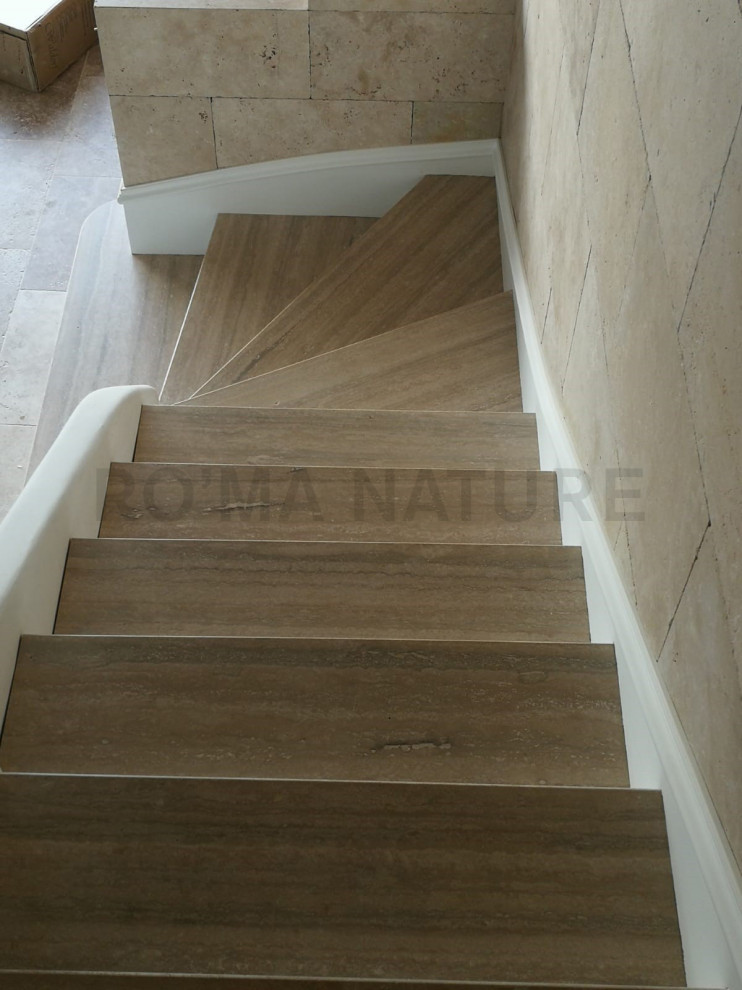Inspiration for a traditional travertine l-shaped staircase in Dijon.