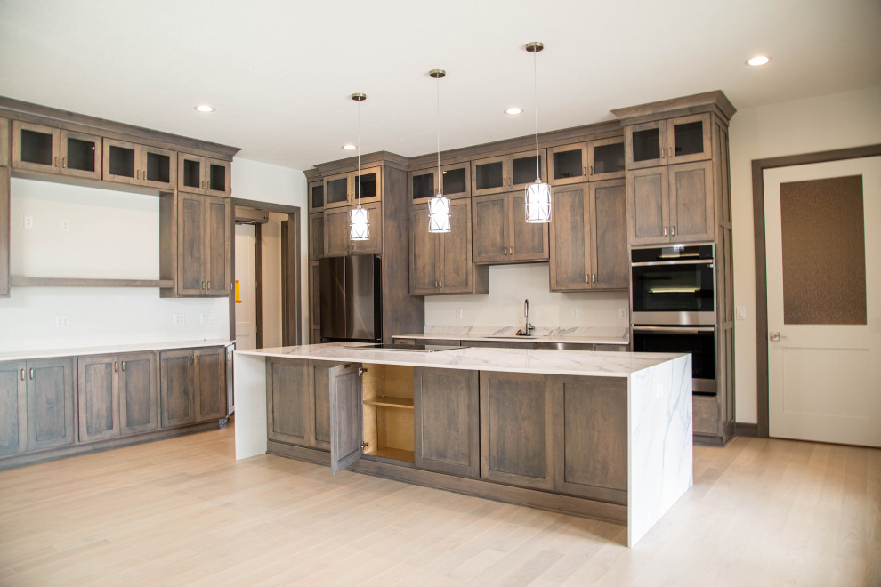 Minimalist kitchen photo in Indianapolis