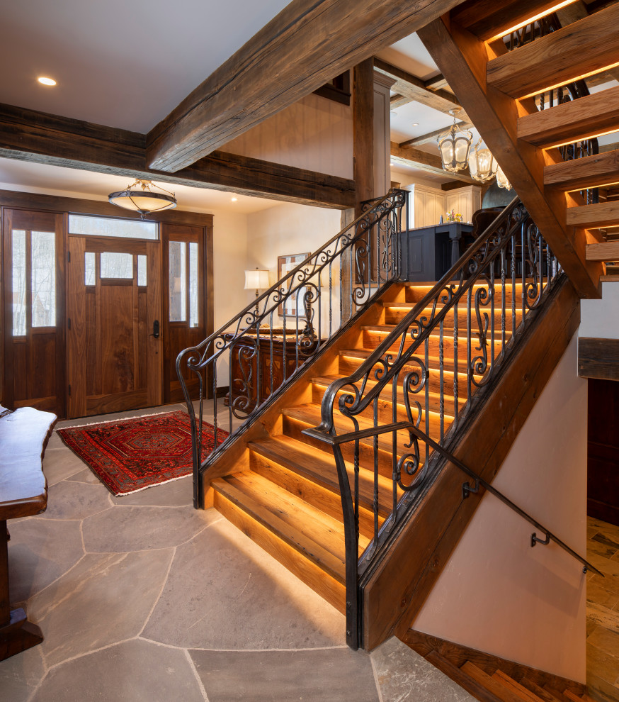 Example of a mountain style entryway design in Denver