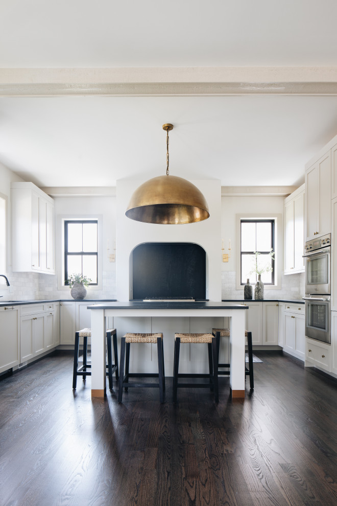 Transitional kitchen photo in Chicago