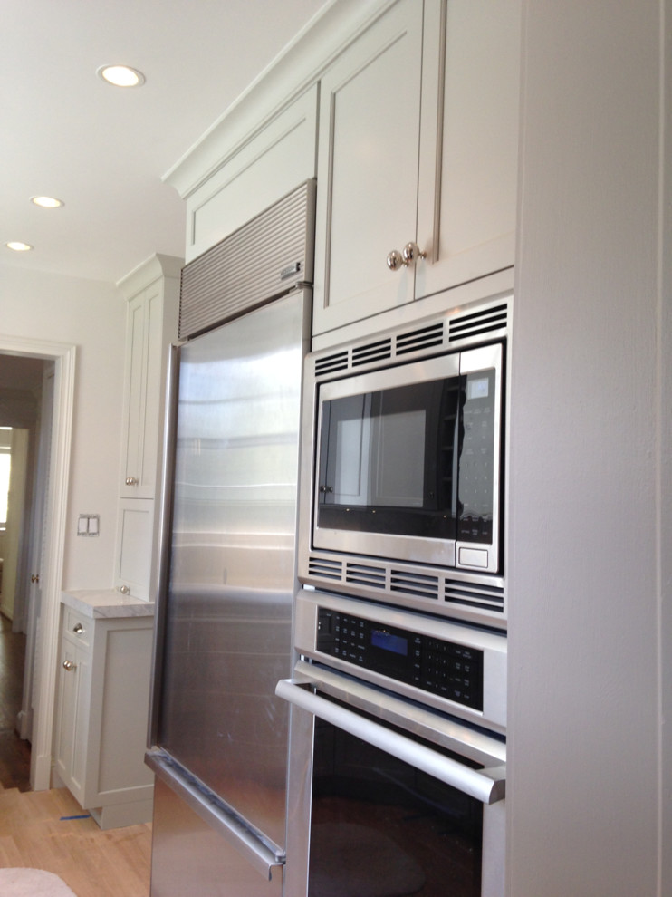 Kitchen - transitional kitchen idea in DC Metro