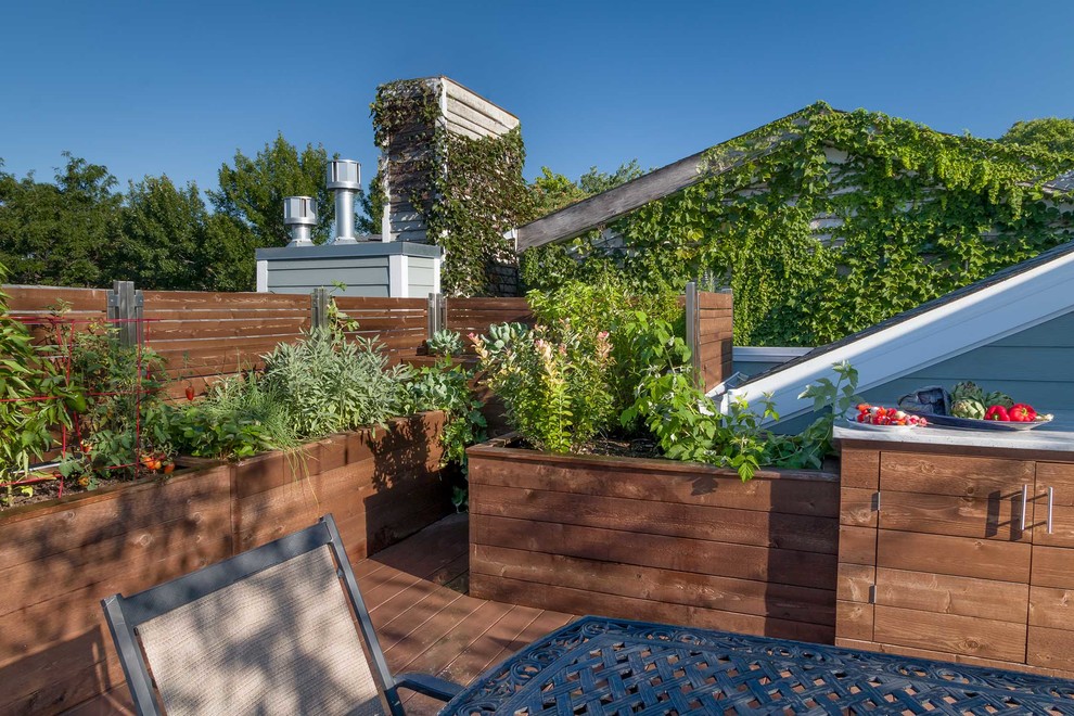 Deck container garden - transitional rooftop rooftop deck container garden idea in Chicago with no cover