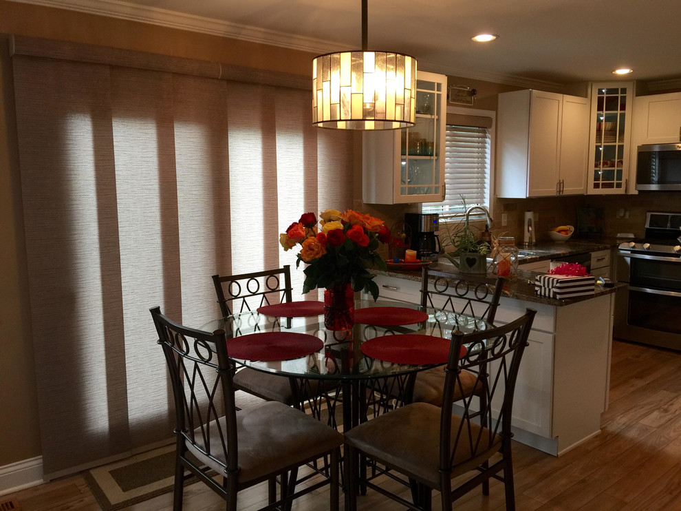 Home design - transitional home design idea in Chicago