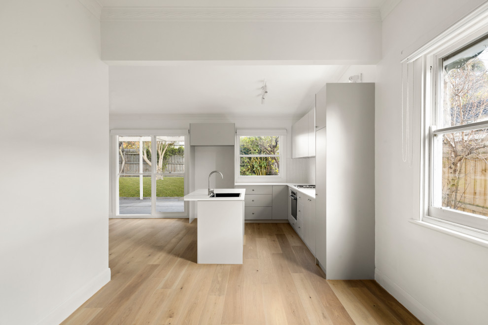 Geelong, VIC Modern Kitchen