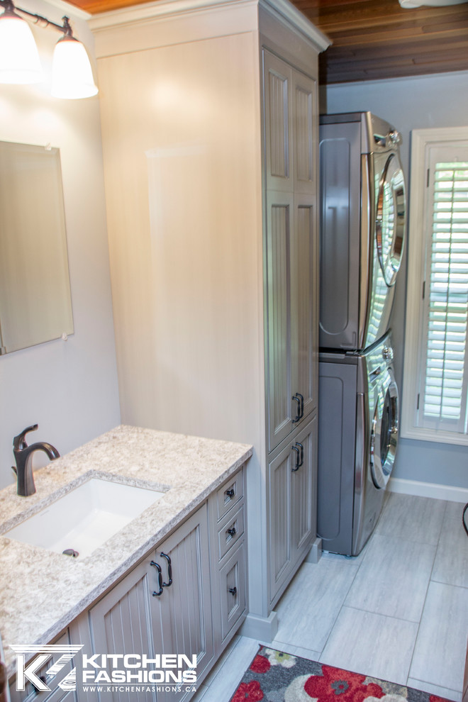 Mid-sized traditional 3/4 bathroom in Other with beaded inset cabinets, grey cabinets, an alcove shower, a one-piece toilet, white tile, subway tile, grey walls, an undermount sink, engineered quartz benchtops, white floor and a sliding shower screen.