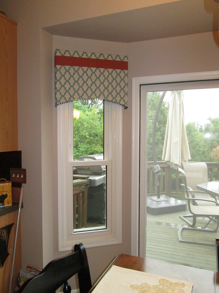 Transitional kitchen photo in Cincinnati