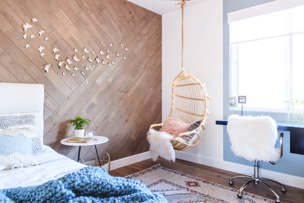 Beach style kids' room in San Diego with multi-coloured walls and dark hardwood floors for girls.