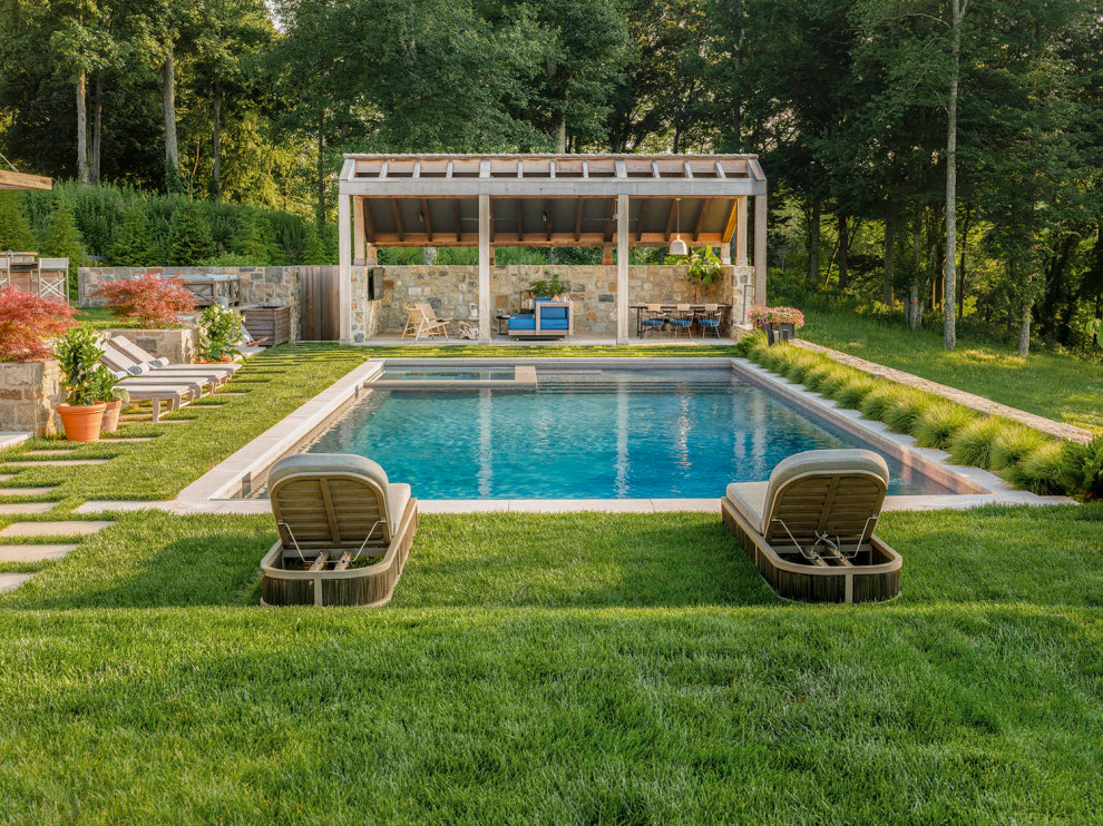 Idée de décoration pour une piscine champêtre.